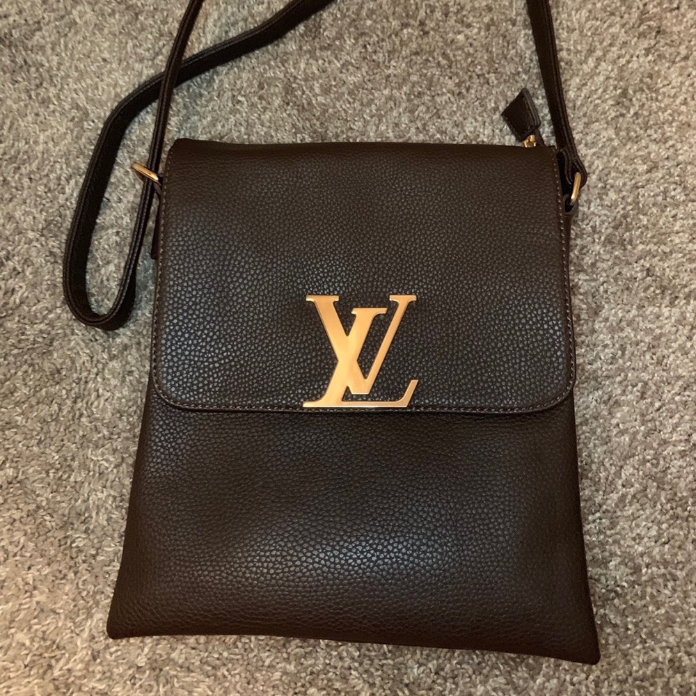 L v crossbody